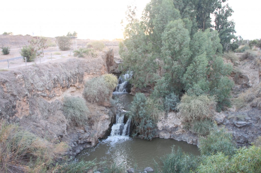 מימיו השוצפים של מפל חרוד