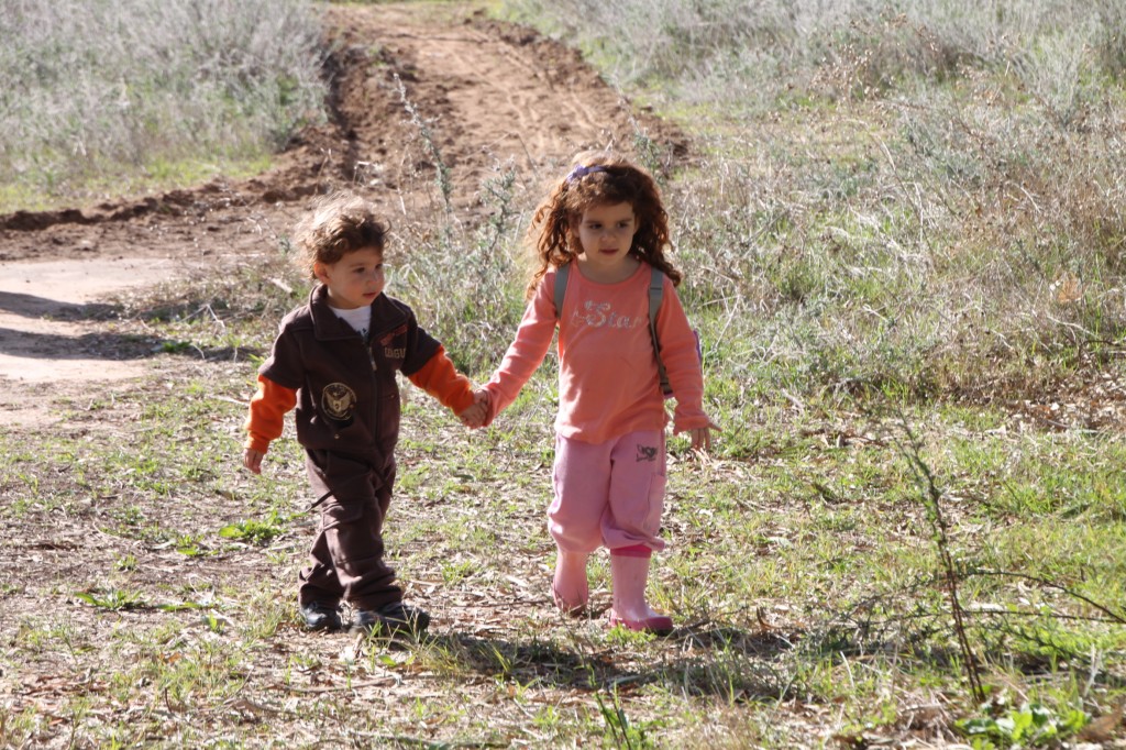 משחר ילדותנו מכוונים אותנו לזוגיות מונוגמית